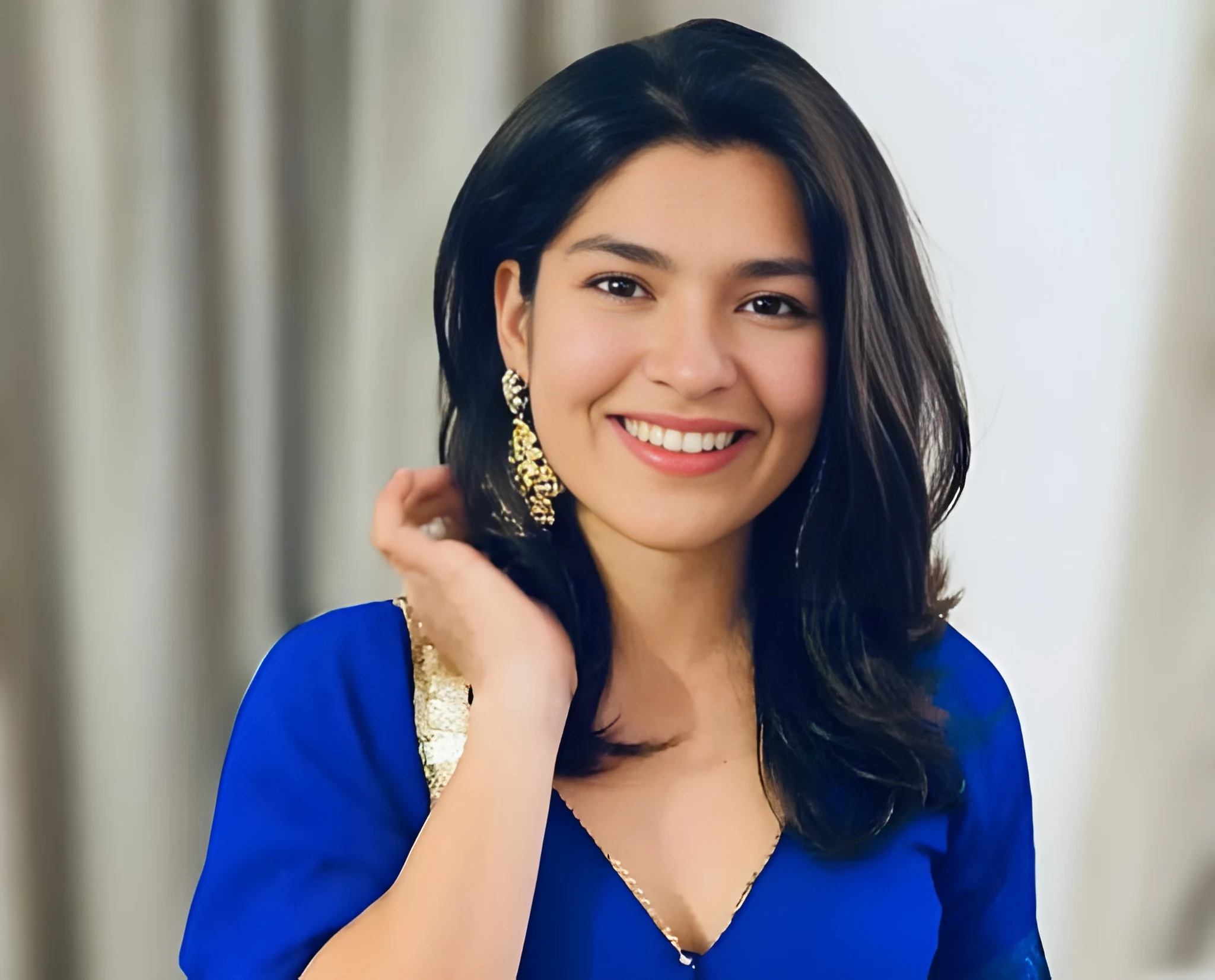 nidhi bhanushali height in feet