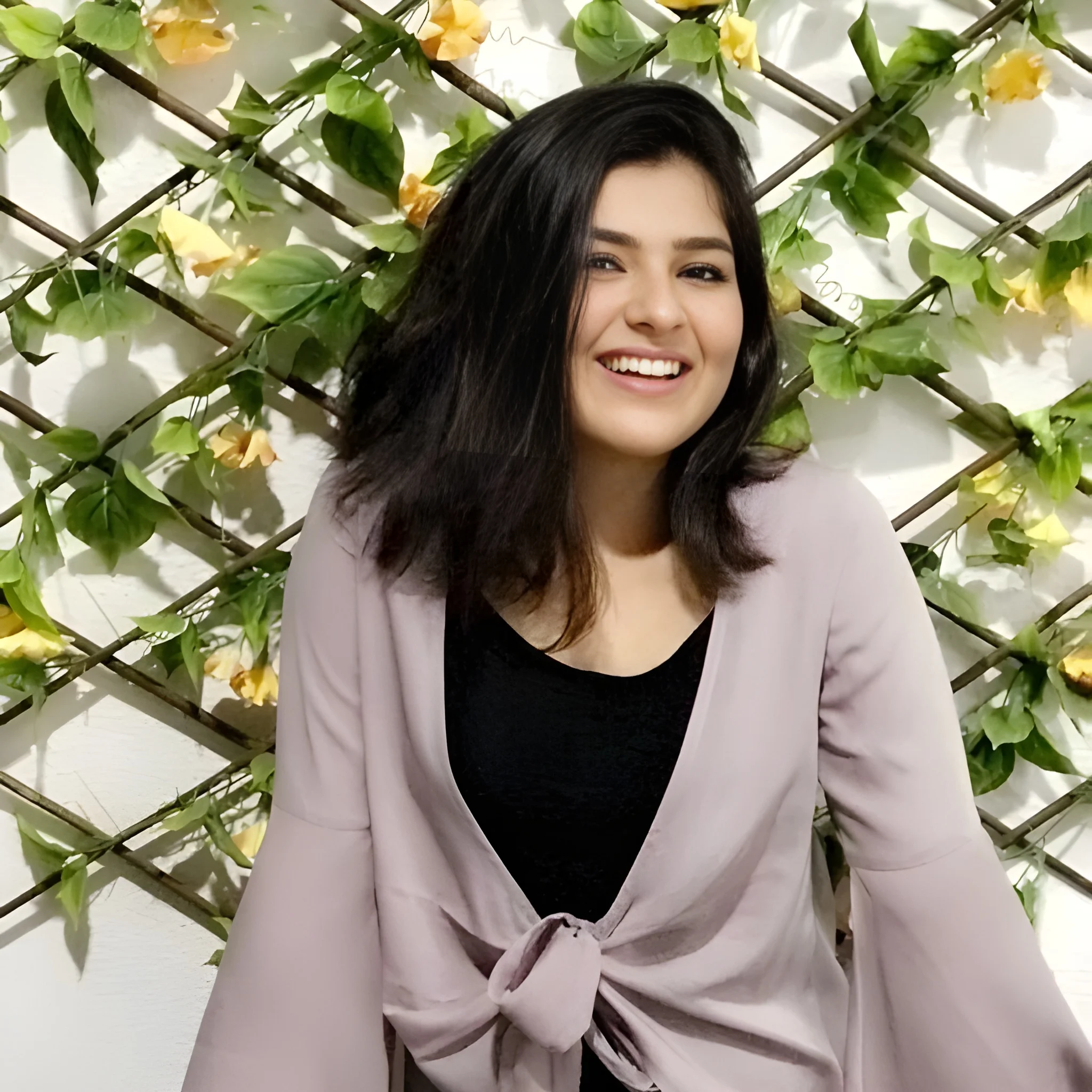 nidhi bhanushali height in feet