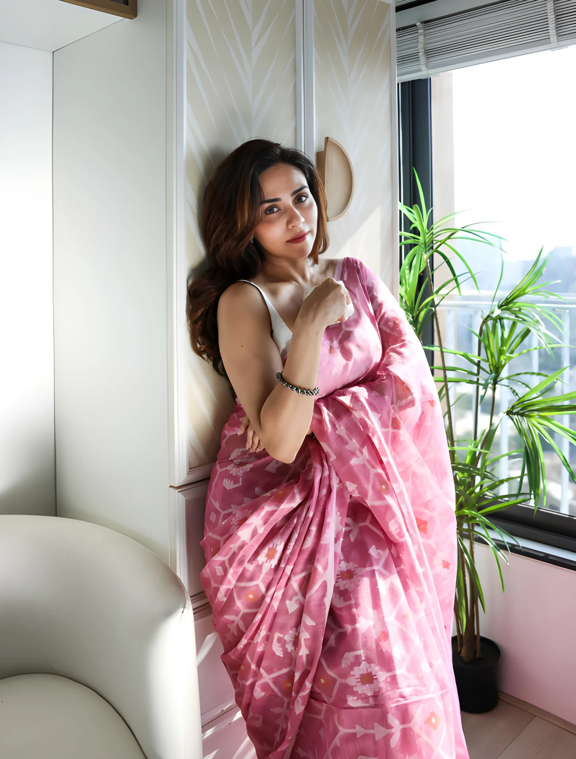 amruta khanvilkar